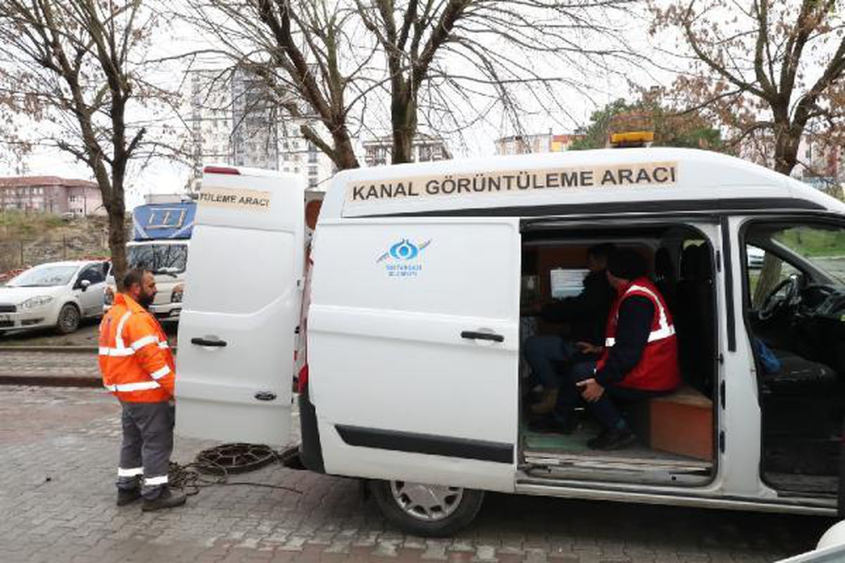 Sultangazi\'de su baskınlarının önüne geçmek için \'kameralı\' temizlik