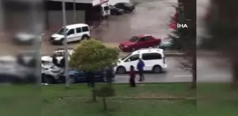 Yola çıkan köpeğe çarpmamak için fren yapınca 6 araç birbirine girdi