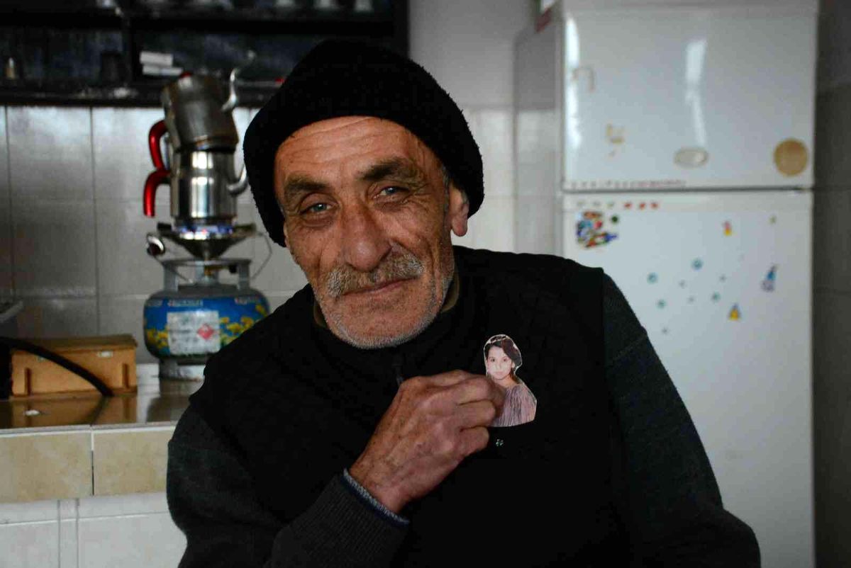 28 yıldır eşinin fotoğrafını cüzdanında taşıyor
