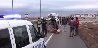 Aksaray'da devrilen otomobildeki 4 kişi yaralandı