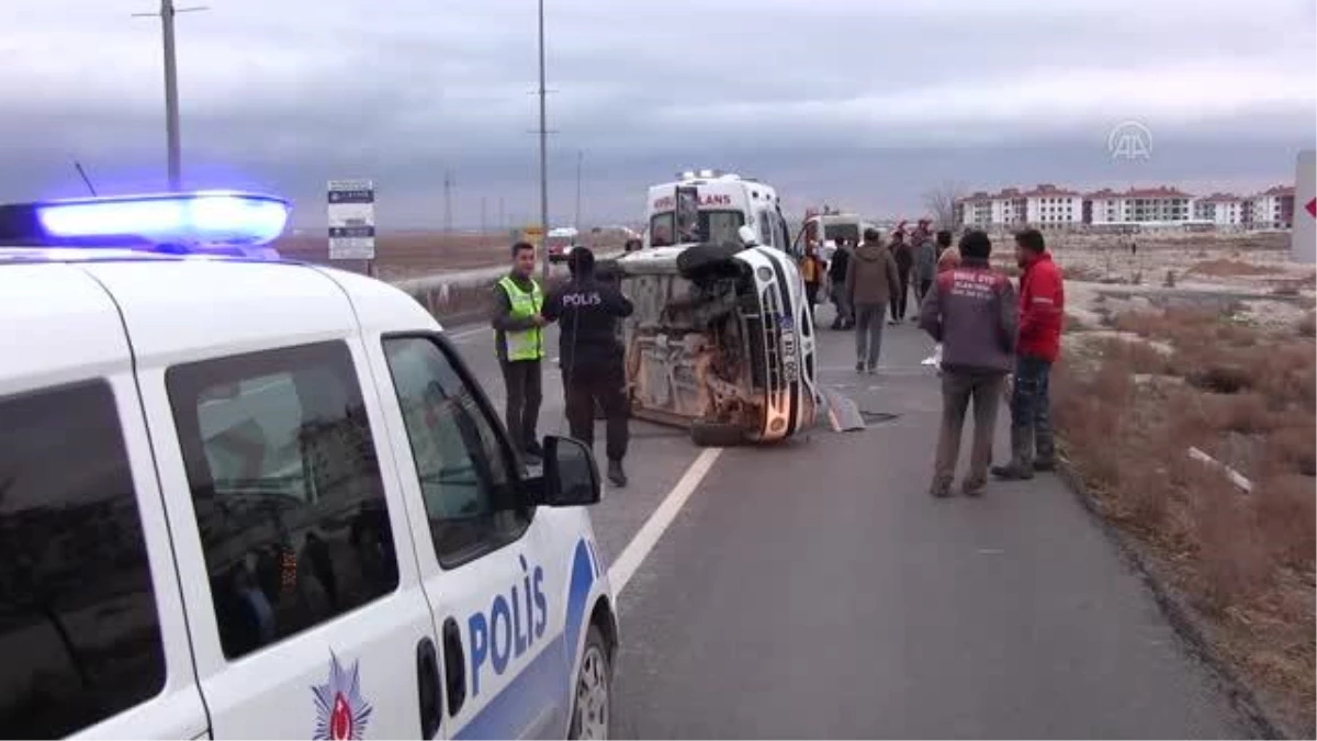 Aksaray\'da devrilen otomobildeki 4 kişi yaralandı