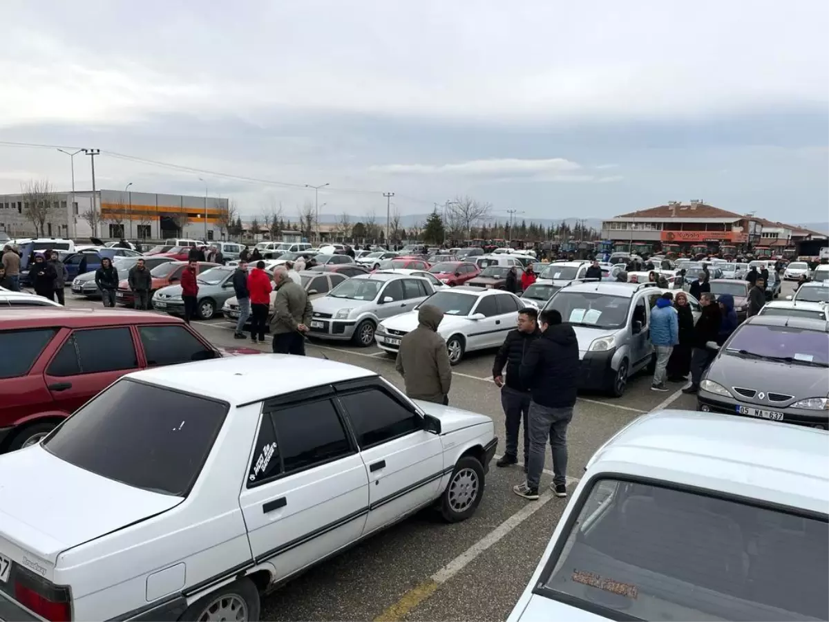 Asgari ücret zammı öncesi oto pazarlarında yoğunluk