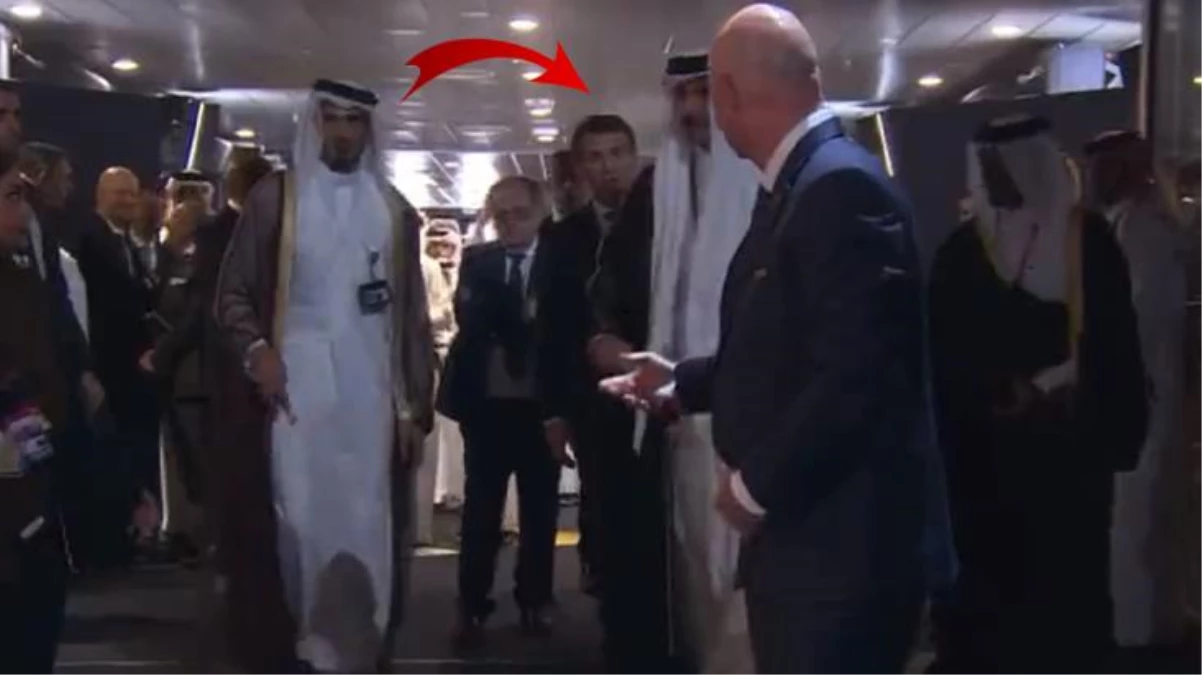 Dünya Kupası\'nda kupa seremonisi öncesi gergin anlar! Infantino\'nun talebini görmezden gelen Katar Emiri, Macron\'un önünde yürümesine izin vermedi
