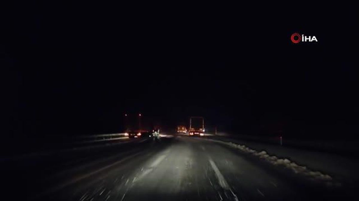 Erzincan'ın yüksek rakımlı geçit noktalarında kar ve tipi etkili oldu