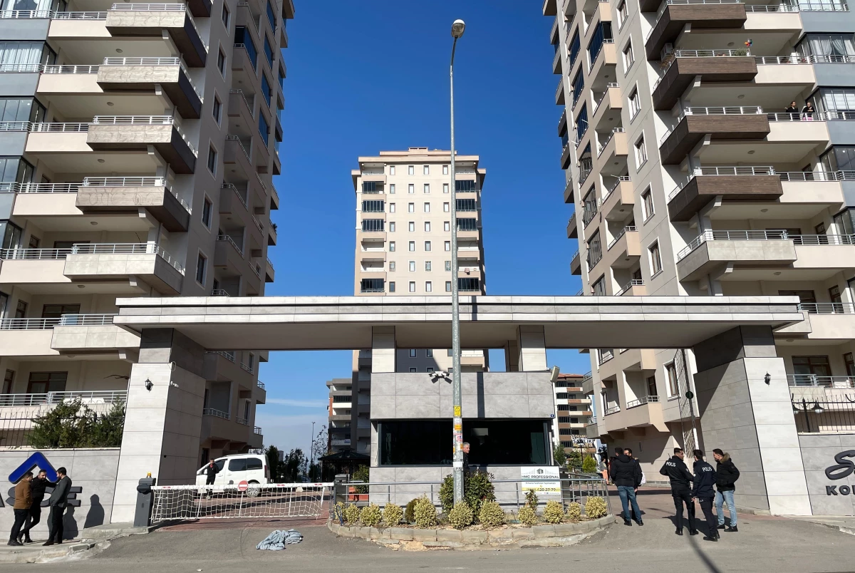 GAZİANTEP - Bıçaklı ve sopalı kavgada 4 kişi yaralandı