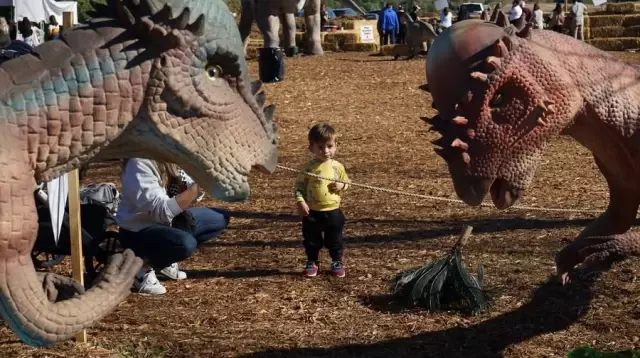 Güney Kaliforniya'da Büyük Dinozor Sergisi