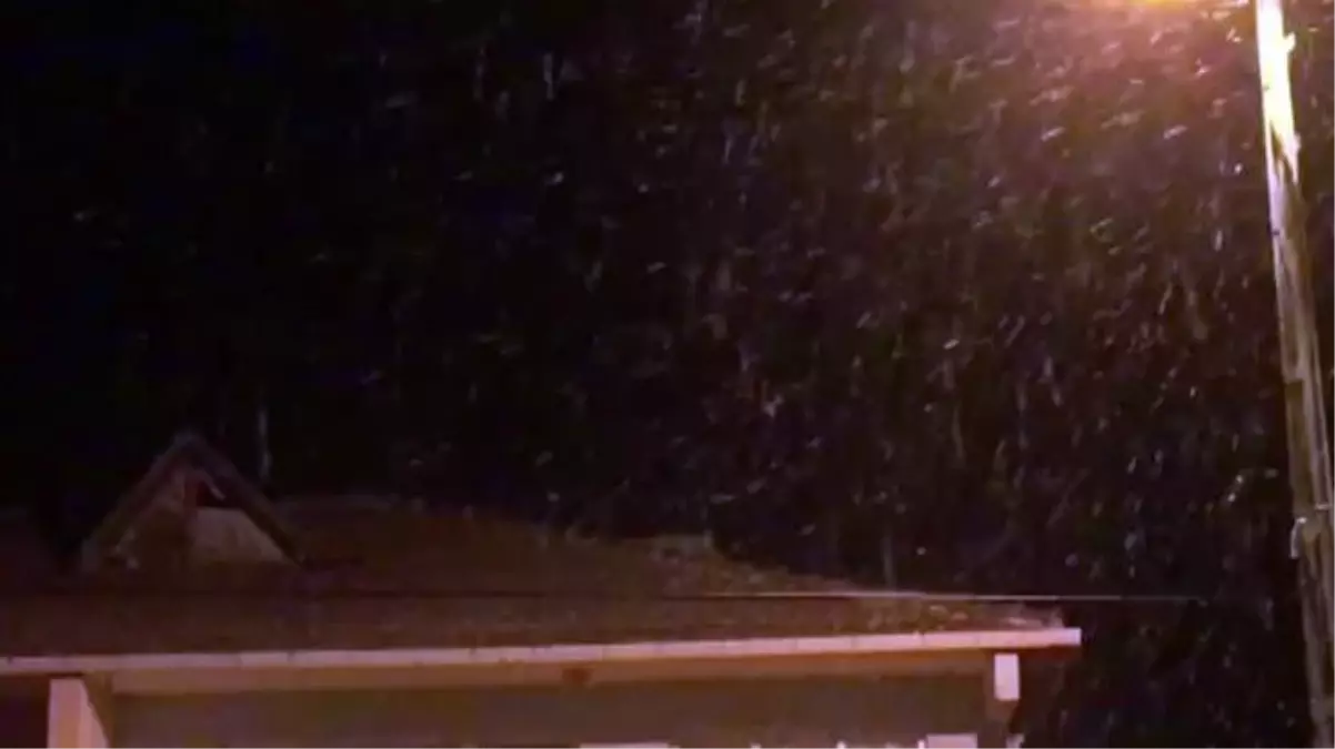 İstanbul'da mevsimin ilk karı Silivri'nin yüksek kesimlerine düştü