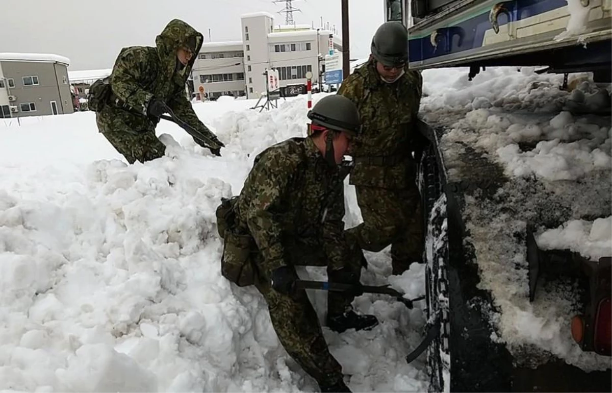 Japonya\'da şiddetli kar yağışı: 1 ölü, 5 yaralı