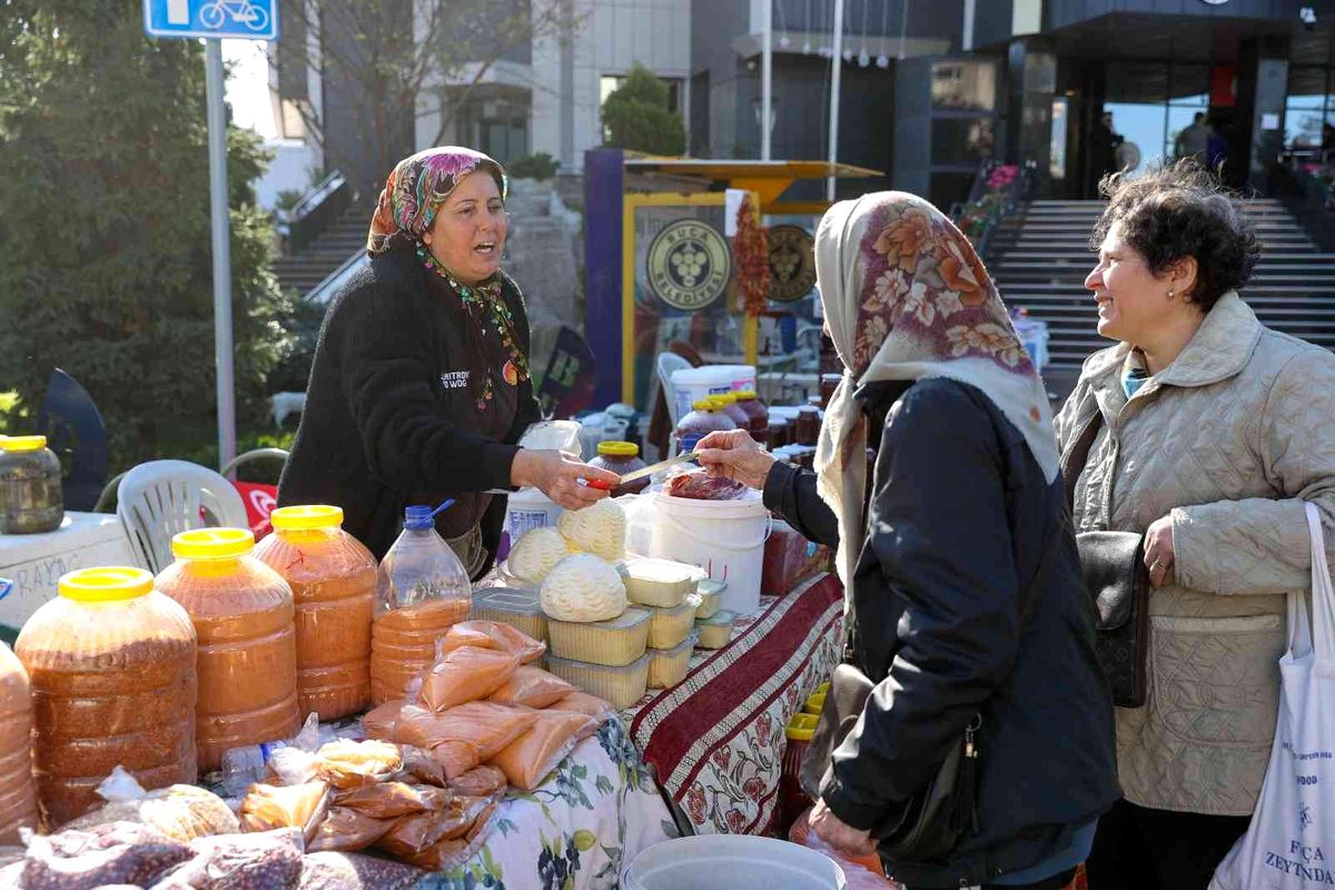 Kadınların emekleri rengarenk tezgahlarda