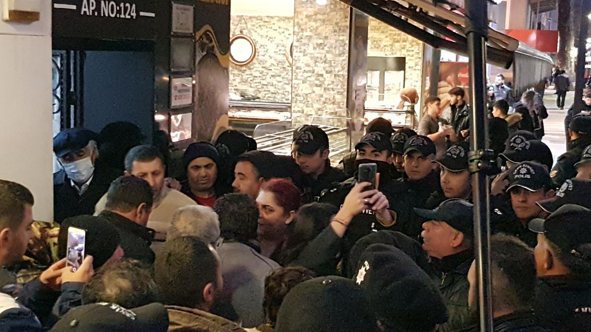 Kocaeli\'de izinsiz gösteride gözaltına alınan 6 kişi serbest bırakıldı