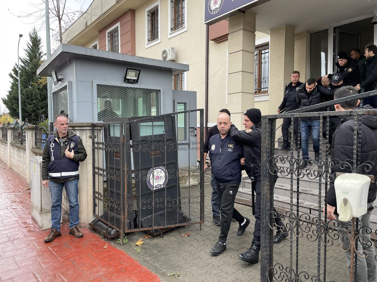 Sakarya\'daki silahlı kavgaya ilişkin adliyeye çıkartılan 14 şüpheli serbest bırakıldı