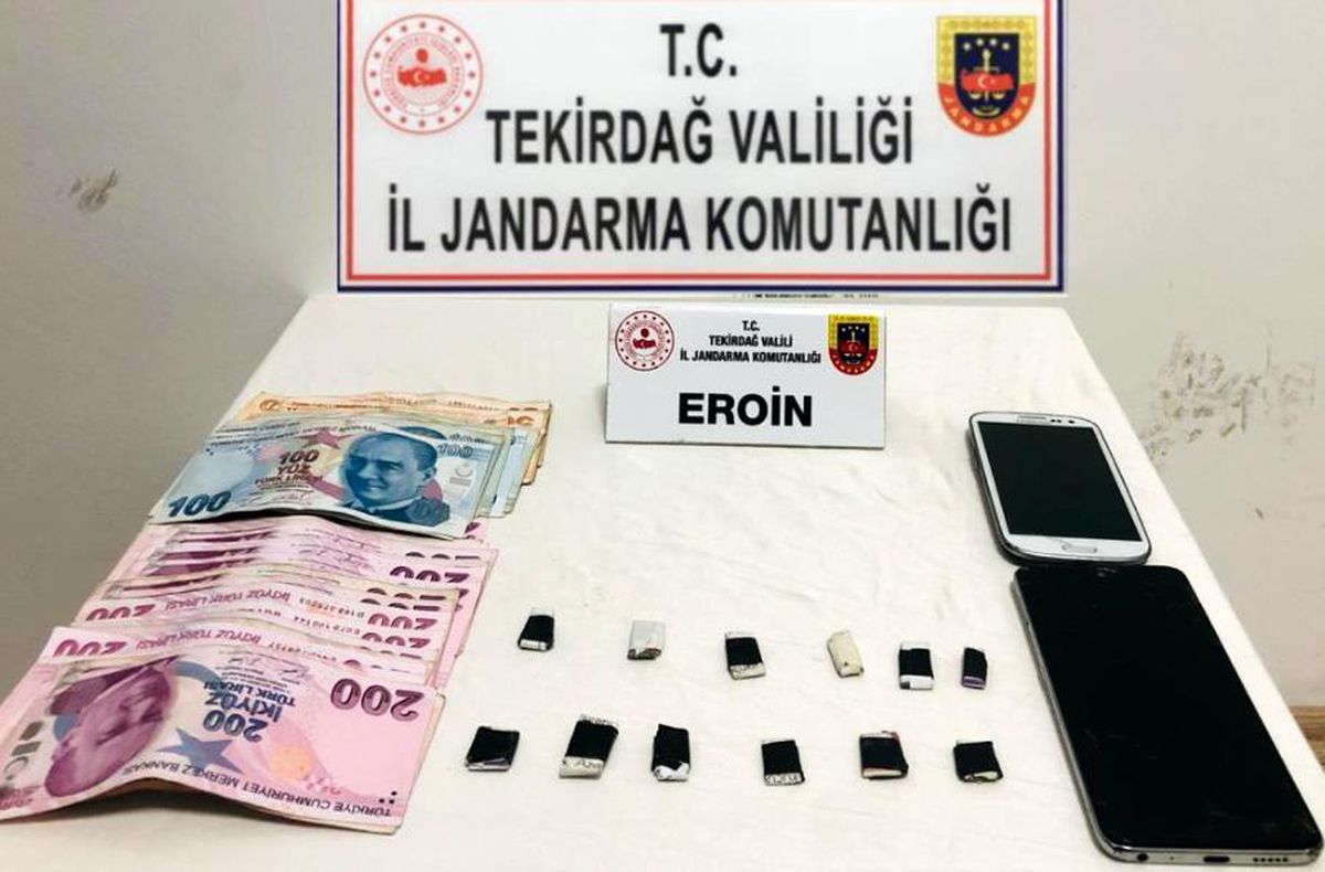 Şüpheli araçta eroin ele geçirildi: 2 gözaltı