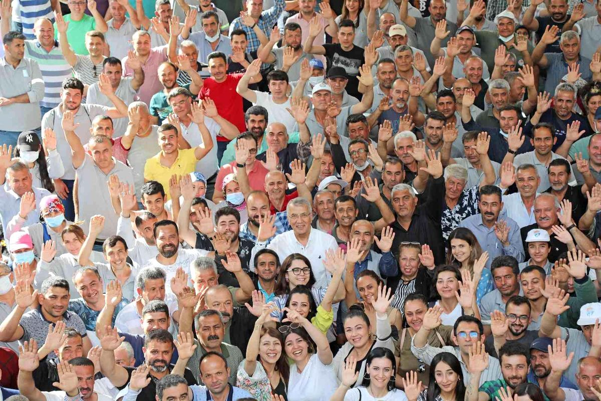 Tarhan, \'2022\'nin En Başarılı Belediye Başkanları\' arasında gösterildi