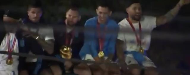 Tarihi şampiyonluk zehir olacaktı! Messi ve arkadaşları facianın eşiğinden döndü