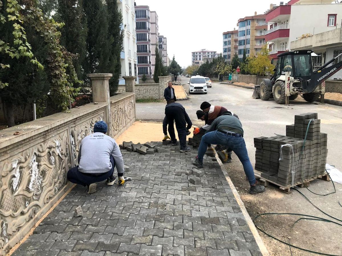 Yeni Mahallede kaldırım düzenleme çalışması