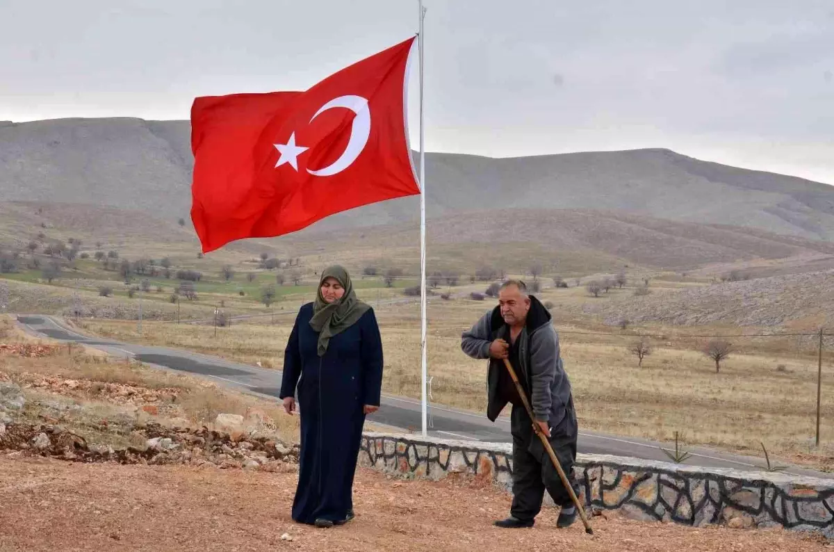 31 yıl önce şehit edilen siviller için anıt mezar yapıldı