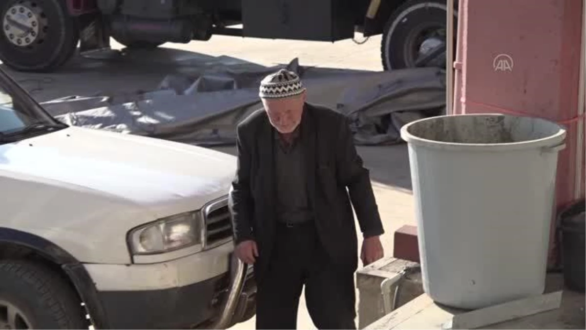 86 yaşındaki Yahya Ovar, 49 yıldır muhtarlık yapıyor