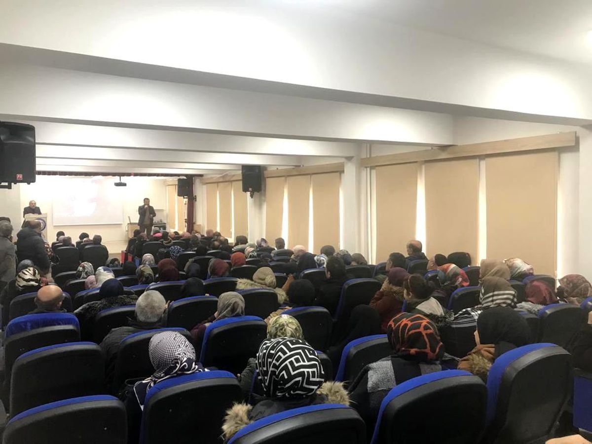 \'Aile Okulu Projesi\' ile velilere yönelik eğitimler düzenlendi