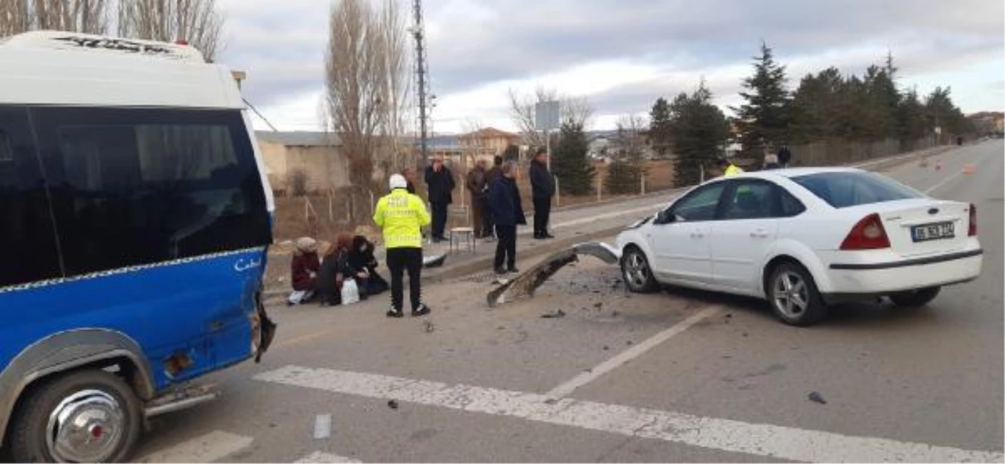Ankara\'da otomobil ve yolcu minibüsü çarpıştı 7 yaralı