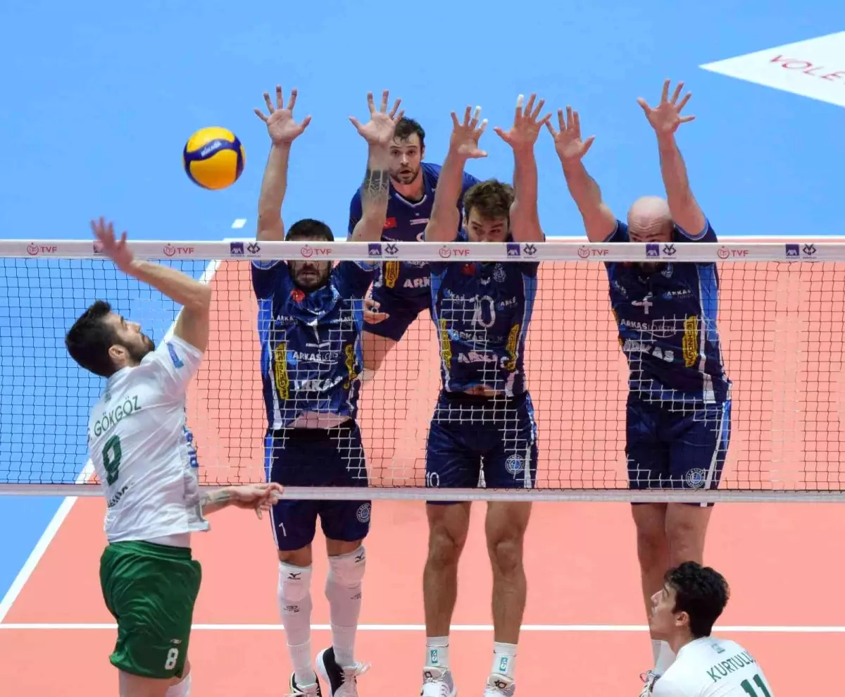 AXA Sigorta Kupa Voley: Arkas Spor: 3 Bursa Büyükşehir Belediyespor: 1