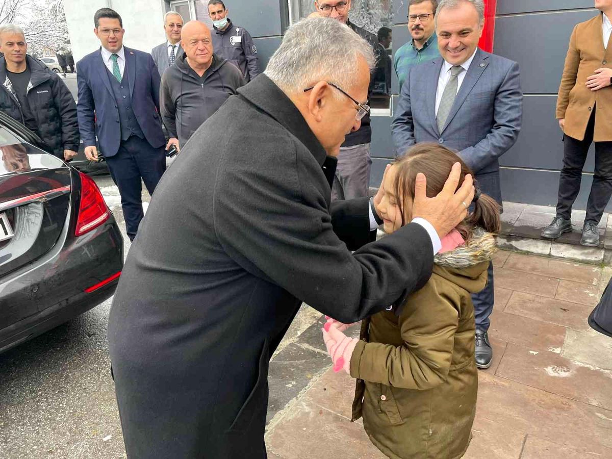 Büyükkılıç\'tan KANKA Çocuk Hematoloji Onkoloji Hastanesi ve Diş Hekimliği Fakültesine ziyaret