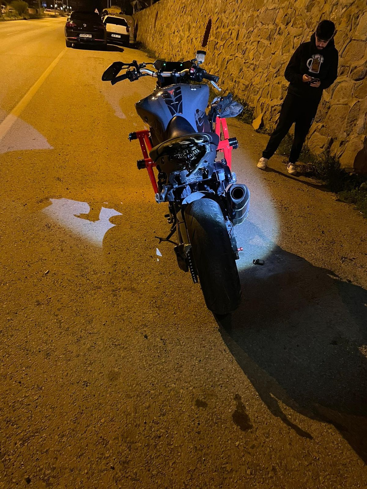 Bodrum\'da kontrolden çıkan motosikletten savrulan sürücü yaşamını yitirdi
