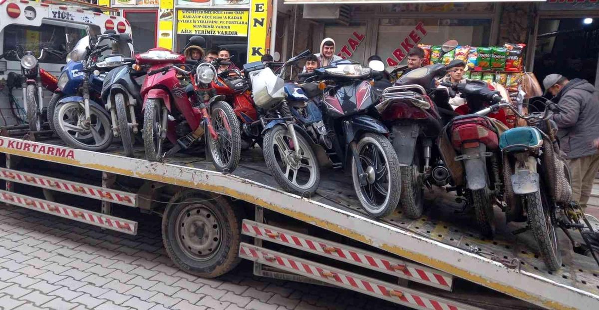 Bolvadin\'de 15 tescilsiz motosiklet trafikten men edildi