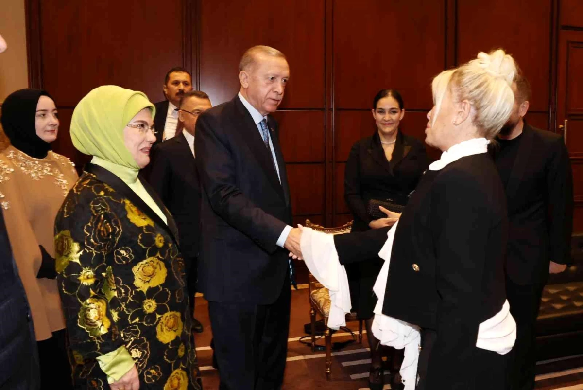 Cumhurbaşkanı Erdoğan: "Türkiye\'ye ve Türk kültürüne hizmet eden, katkı sunan herkesin başımızın üstünde yeri vardır"