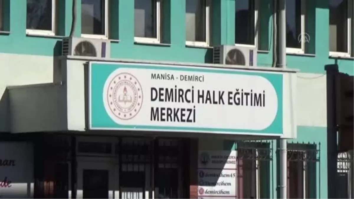 Demirci\'de 1570 veli, Aile Okulu Projesi\'nde "öğrenci" oldu