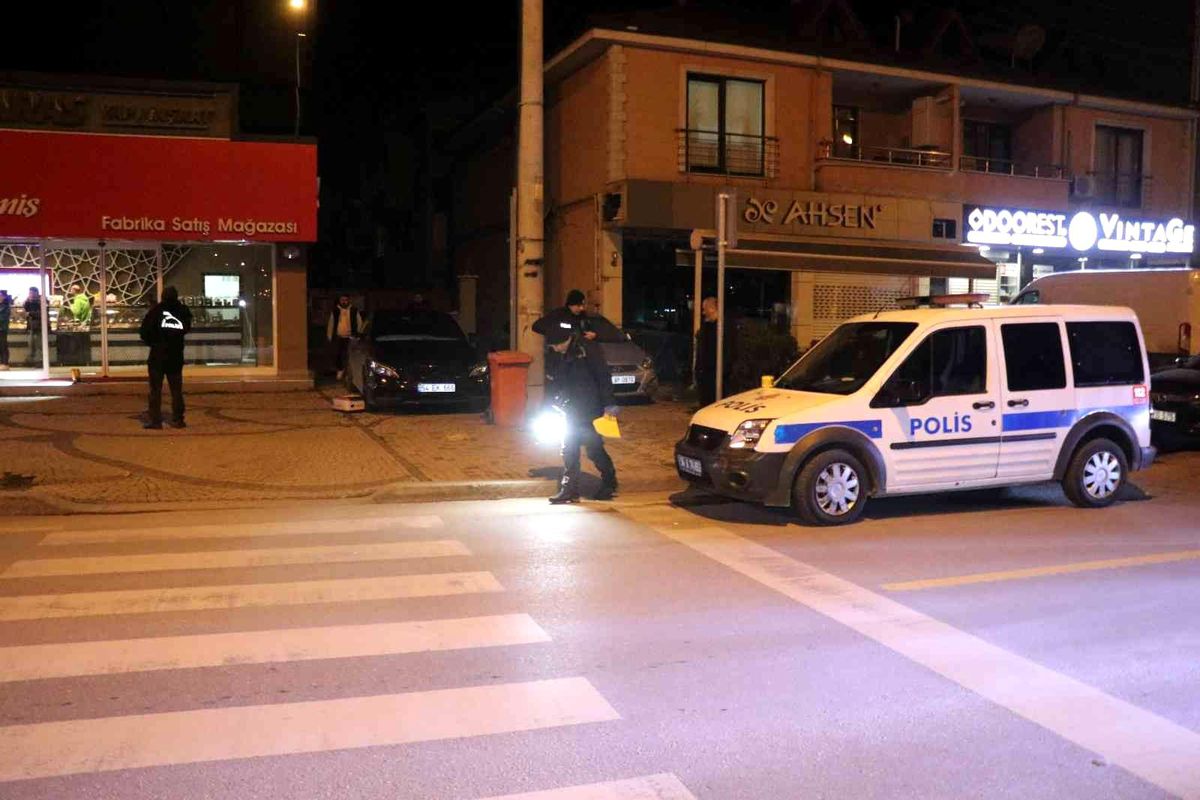 İki grup arasında çıkan kavgada kan aktı: 1 kişi silahla vurularak yaralandı