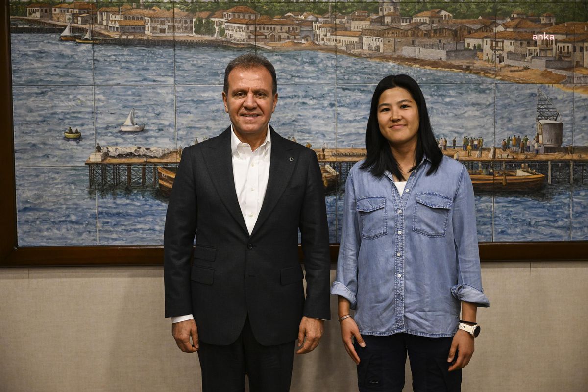 İspanyol Gezgin Sara Qiu, Vahap Seçer\'i Ziyaret Etti