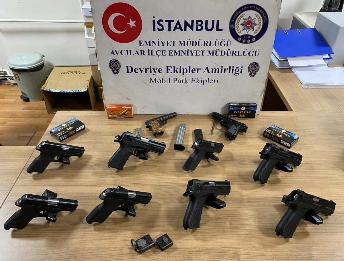 İstanbul\'da kaçak silah ticareti iddiasıyla 8 zanlı yakalandı