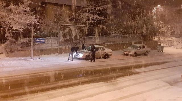 Kar yağışı nedeniyle Adana Tufanbeyli ve Kahramanmaraş Afşin'de eğitime kar engeli