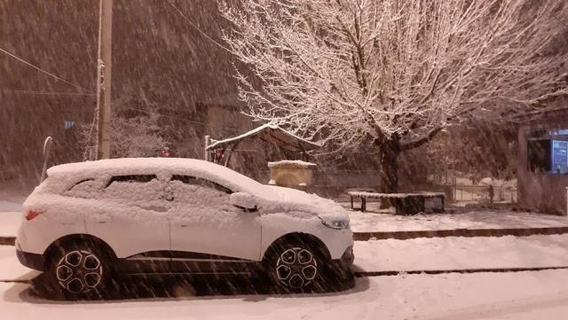 Kar yağışı nedeniyle Adana Tufanbeyli ve Kahramanmaraş Afşin'de eğitime kar engeli