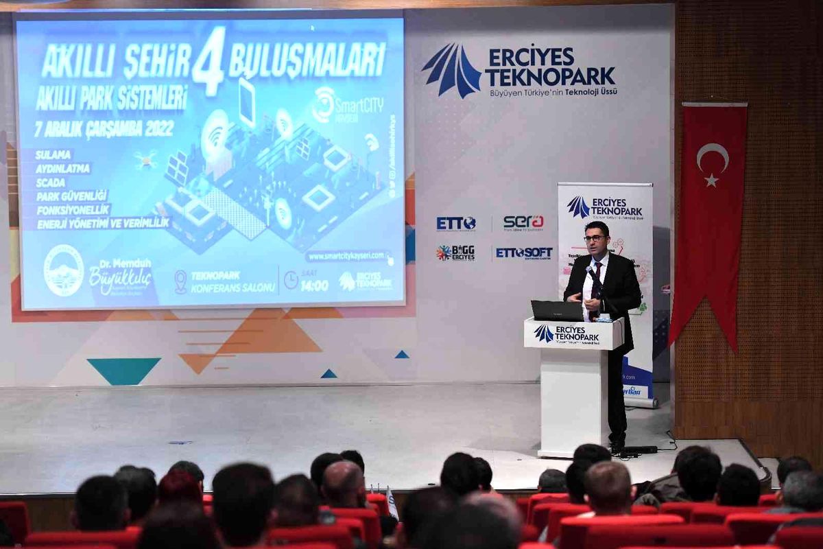Büyükşehir Belediyesi Siyasal Bilimler Dergisi\'nde anıldı