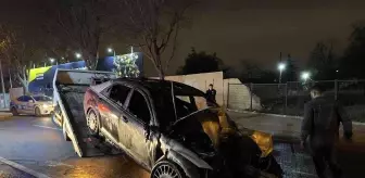 Kaza yapan milyonluk otomobil küle döndü