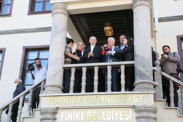 Kılıçdaroğlu Antalya'da balkon konuşması yaptı: Erdoğan'ı emekli etmeye söz verdim