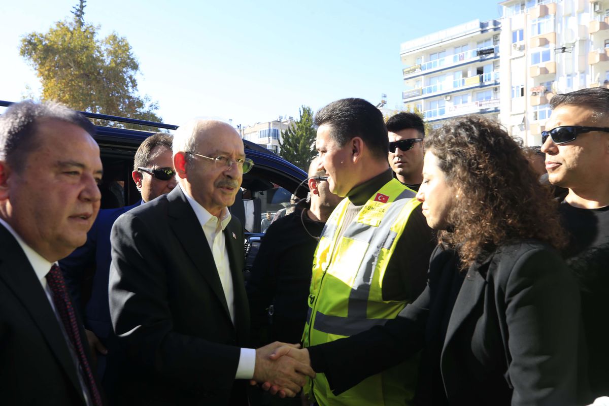 Kılıçdaroğlu, sel afeti yaşanan Finike\'yi ziyaret etti Açıklaması