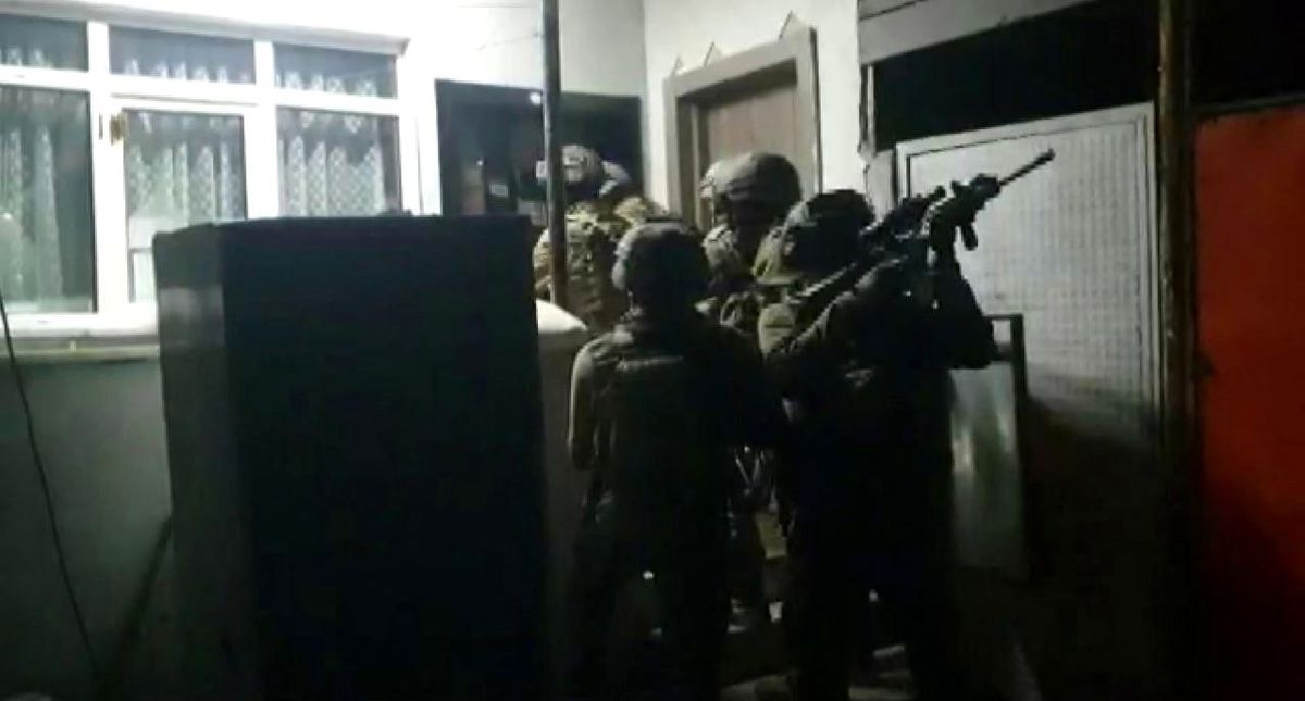 O operasyonda gözaltına alınan 107 şüpheli tutuklandı