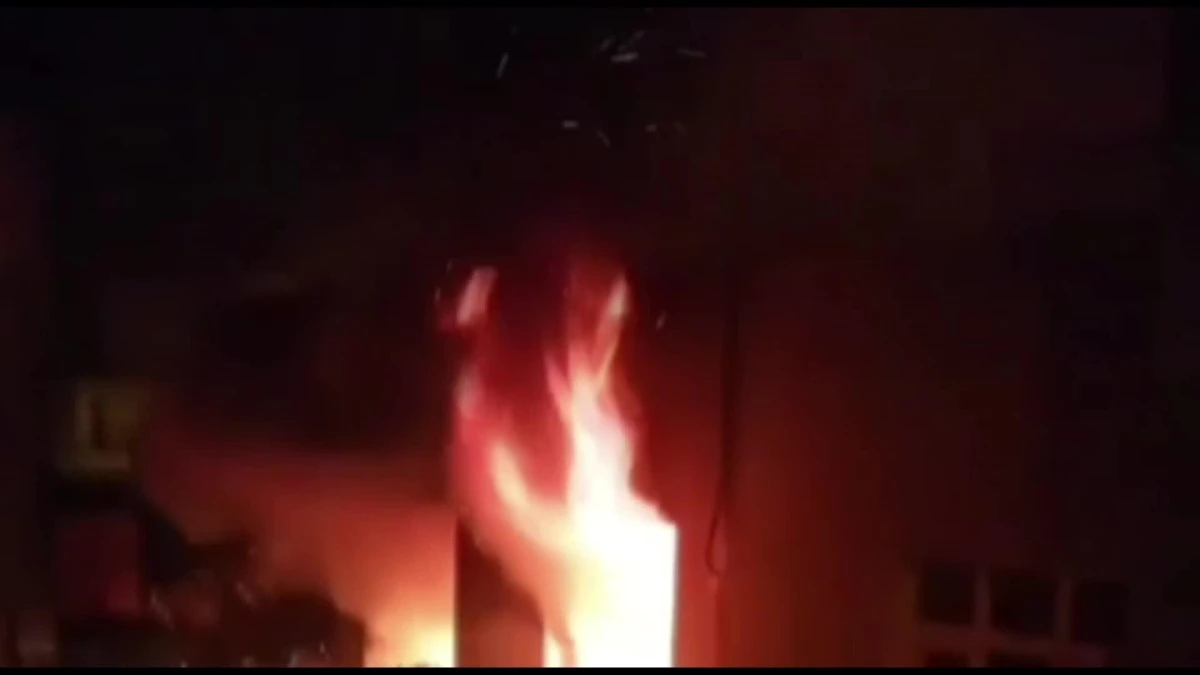 Osmaniye Kadirli\'de Borcu Nedeniyle Elektriği Kesilen ve Mum Işığında Uyuyakalan Vatandaşın Evinde Yangın Çıktı