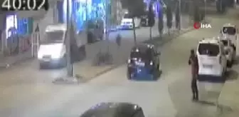 Otomobil sürücüsü 'U' dönüşü sonrası refüjü aşıp duvara çarptı... O anlar kamerada