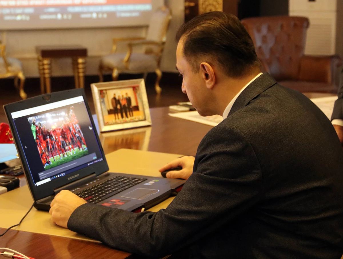 Şanlıurfa Emniyet Müdürü Ulucan, AA\'nın "Yılın Fotoğrafları" oylamasına katıldı