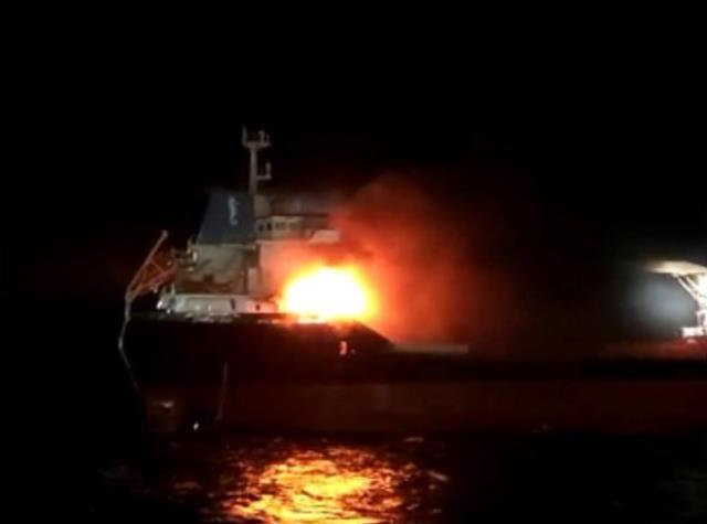 Sinop açıklarında 17 personelin bulunduğu kuru yük gemisinde yangın çıktı: 10'u ağır 16 yaralı, kaptan kayıp