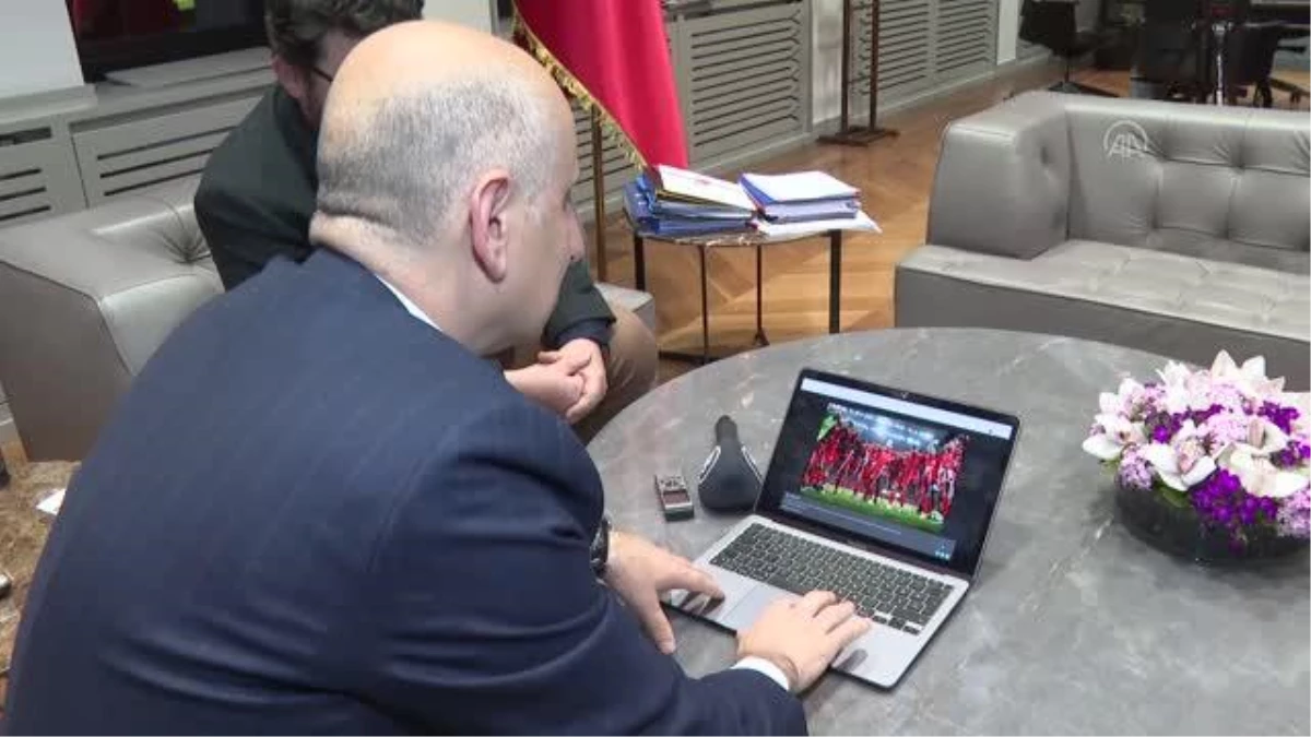 Ulaştırma ve Altyapı Bakanı Karaismailoğlu, AA\'nın "Yılın Fotoğrafları" oylamasına katıldı