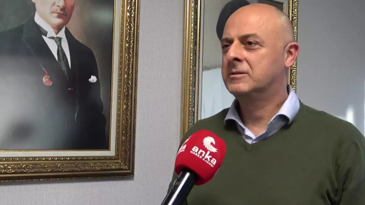 Ümit Özlale: "Asgari Ücreti Emeğin Onuruna Yaraşır Şekilde Artırmak ve Alım Gücünü Koruyabilmek İçin Hayat Pahalılığıyla Mücadele Etmek Lazım"