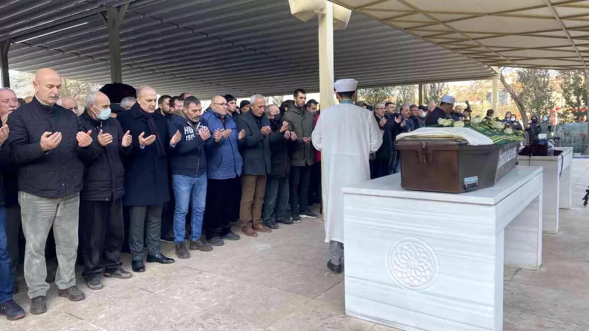 25 yaşında lösemiden ölen Kumsal\'a gözü yaşlı veda