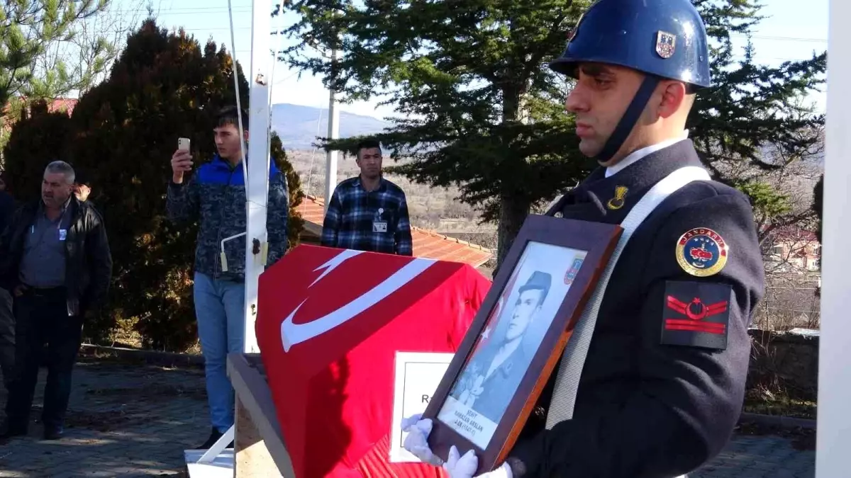 56 yıl sonra gözyaşlarıyla memleketi Bolu\'da toprağa verildi