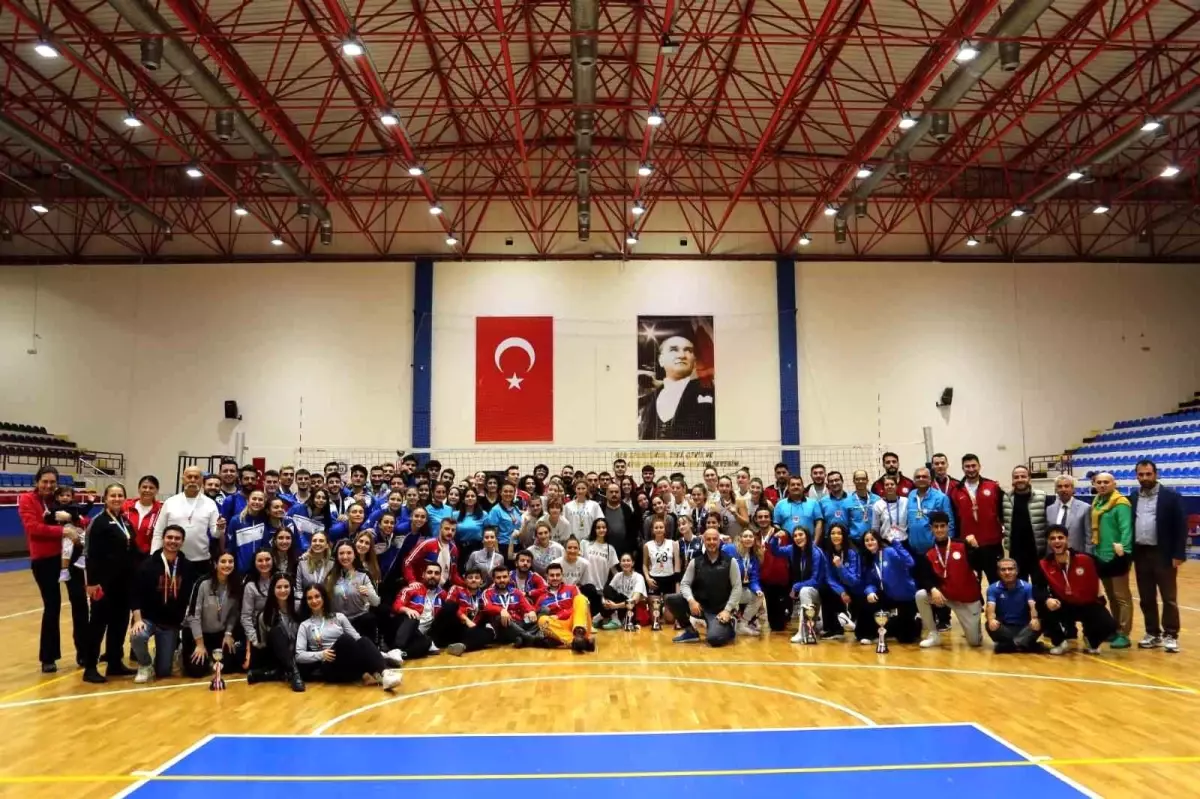 ADÜ Bölgesel Voleybol Turnuvası\'nda ödülleri topladı