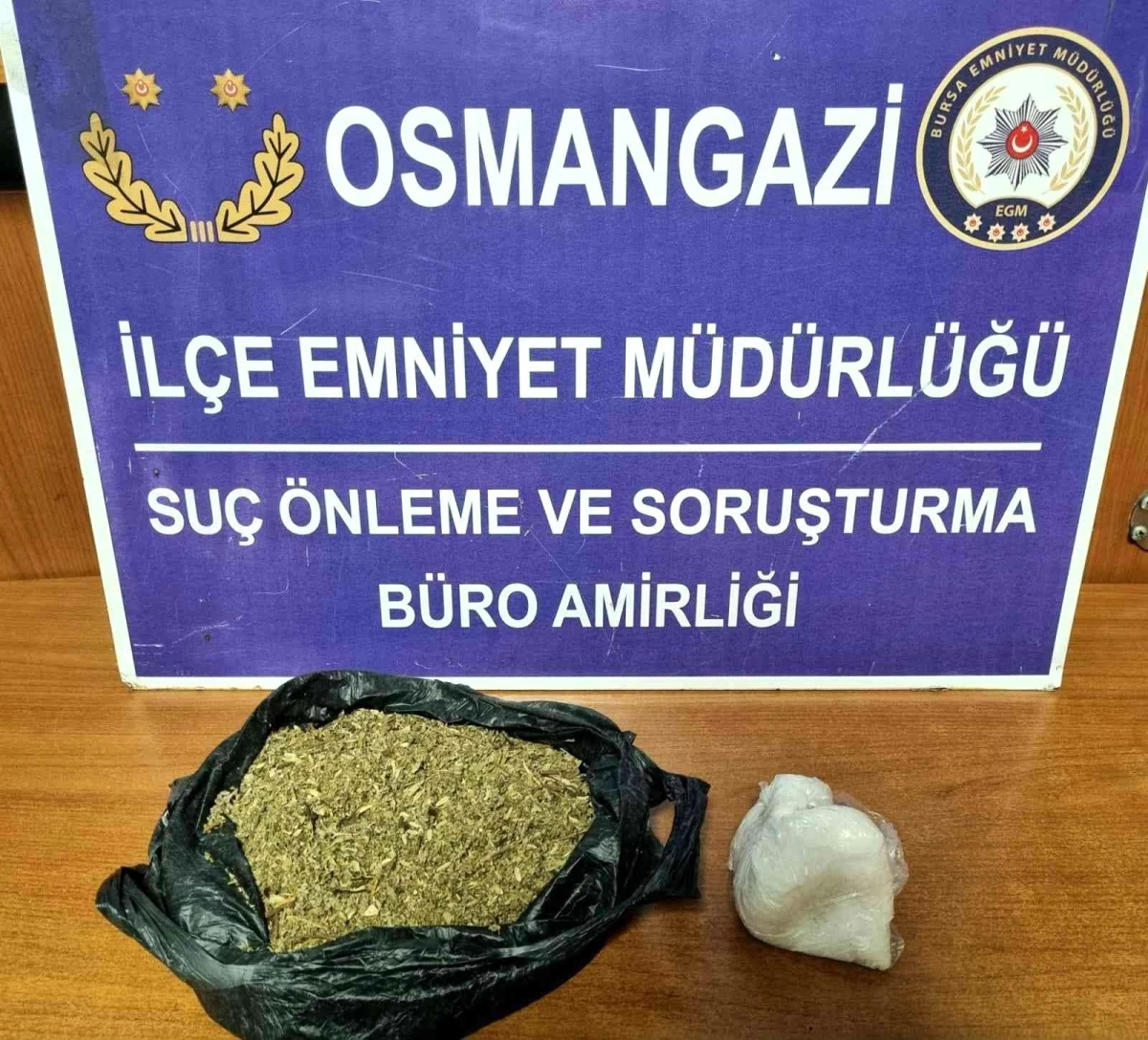 Bursa\'da uyuşturucu satıcısı aracında yakalandı
