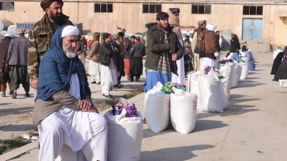 Çin\'in Bağışladığı İnsani Yardım Afganistan\'daki 6.400 Aileye Dağıtıldı